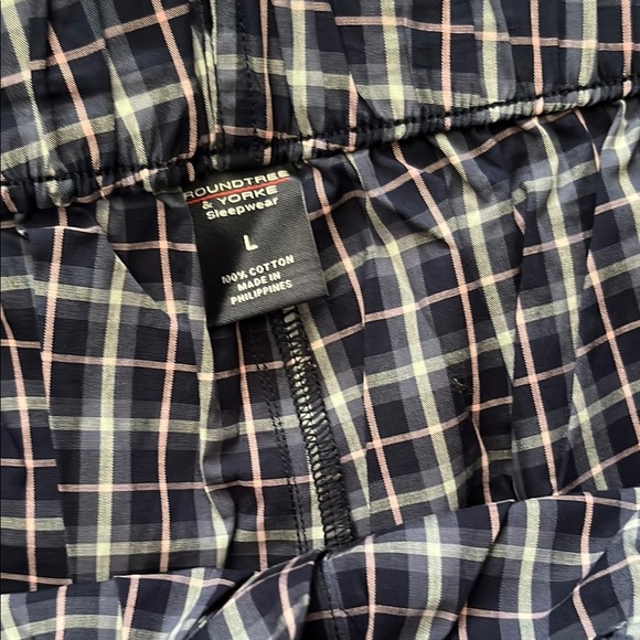 Roundtree & Yorke Black and White Pajama Set Classic Style - Picture 6 of 10